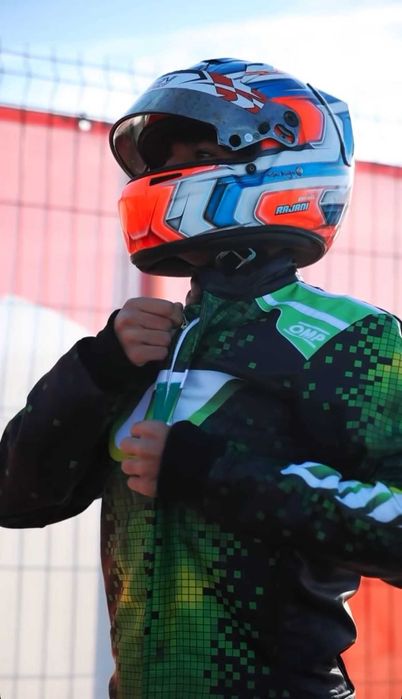 Fato OMP Karting (praticamente novo, homologação expirada)