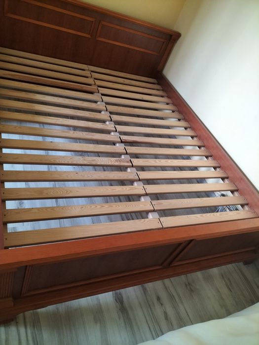 Łóżko sypialne drewno