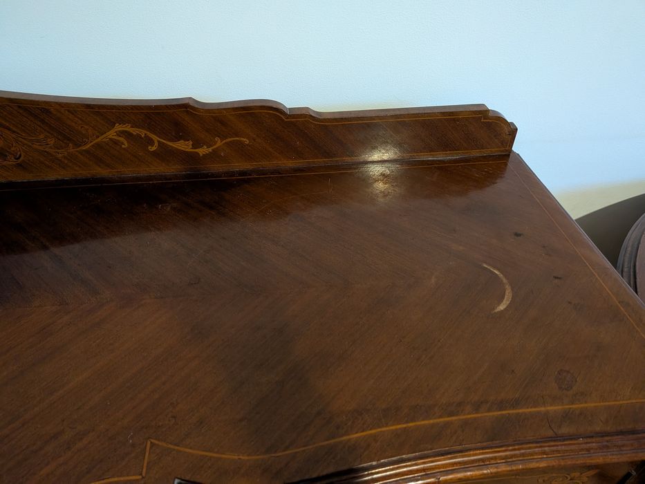 Aparador antigo em boas condições