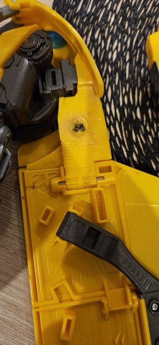 figurka Bumblebee z popularnej serii Transformers z 2011 r. Kolekcja