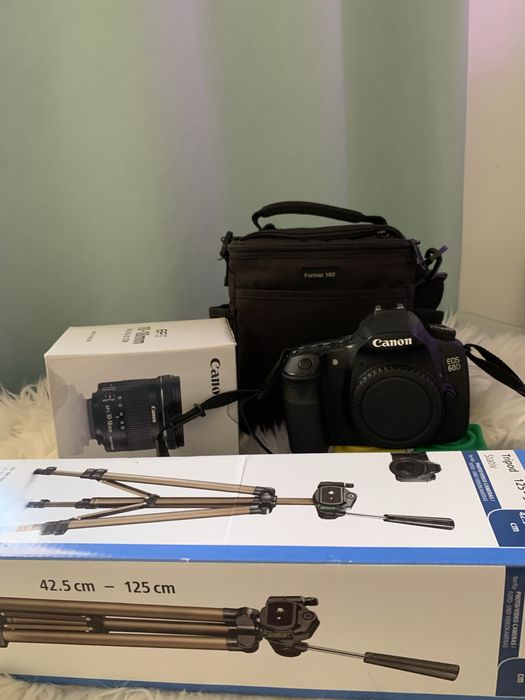 Câmera Canon EOS 60D + Lente Canon 10-18mm + Acessórios