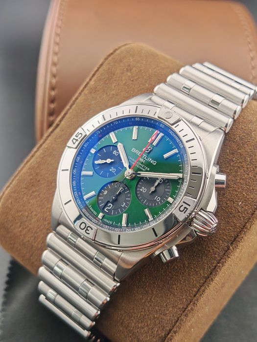 Breitling Chronomat 42 B01 Bentley Green AB01343A1L1A1 Pudełko i dokumenty