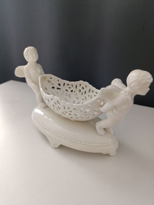 Фарфоровая конфетница