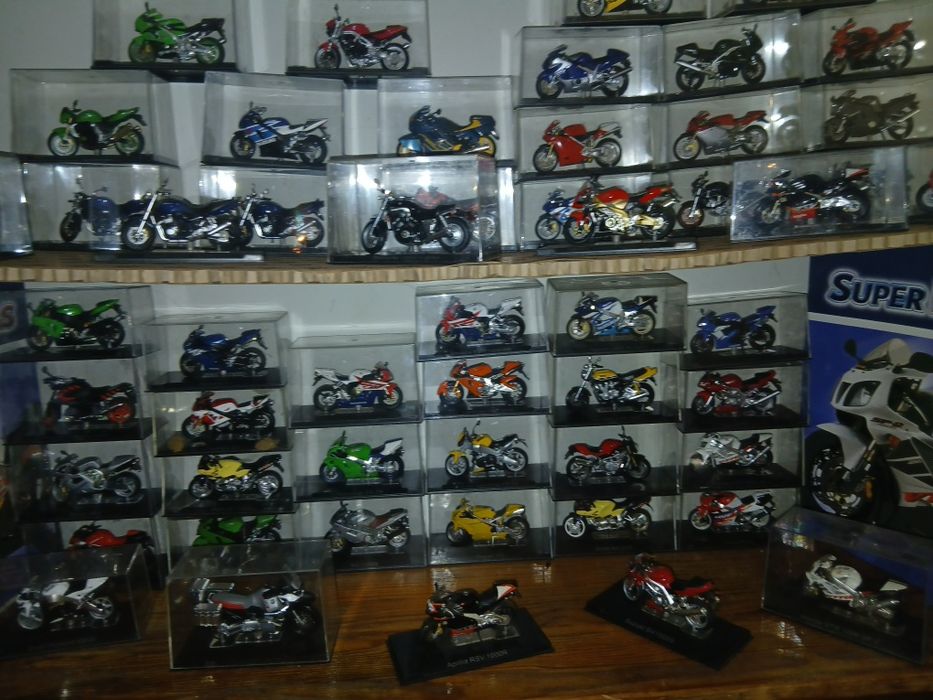 Colecao 50 motos minitura por 250 €