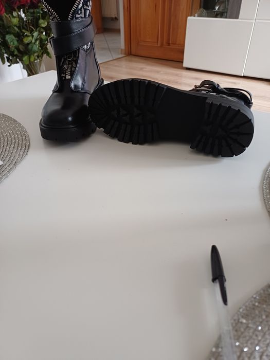 Sprzedam nowe czarne botki roz.36