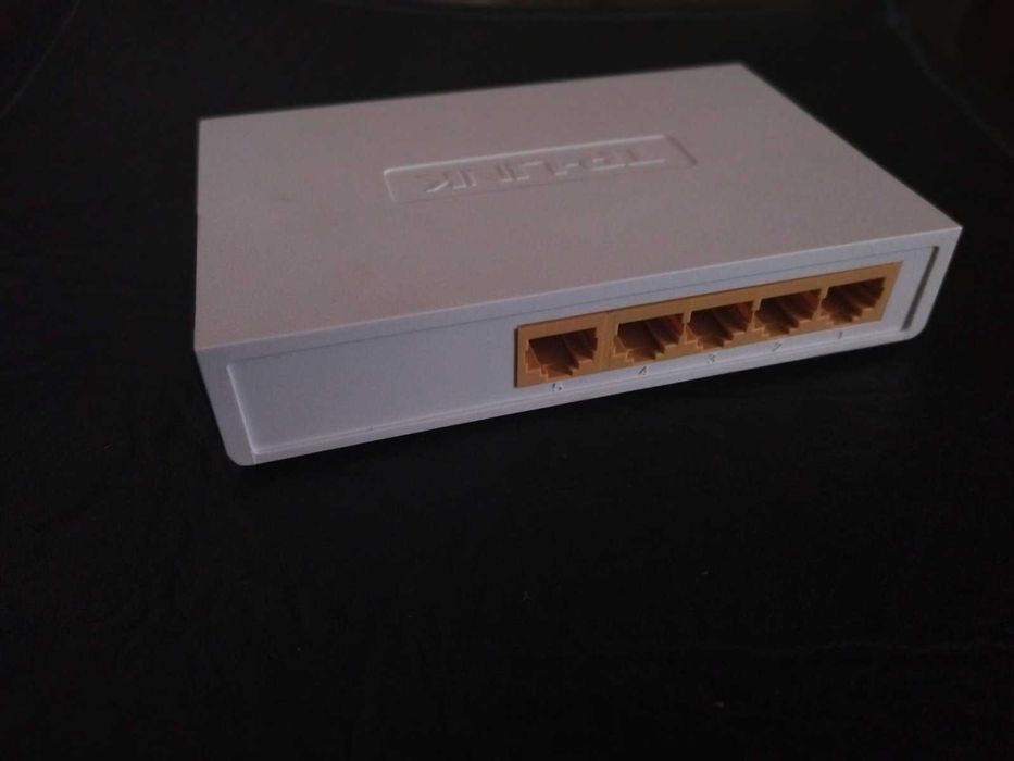 5-портовый настольный коммутатор 10/100 Мбит/с