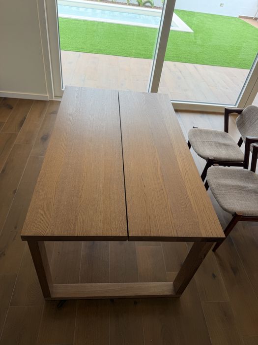 Conjunto de mesa e 4 cadeiras