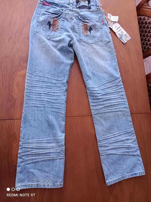 W spodniach młodzieżowe