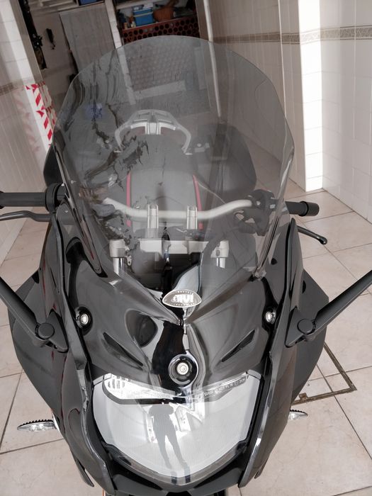 Viseira original transparente BMW F 800 GT usada.