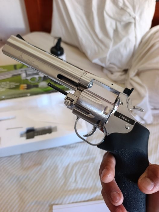 Airsoft gun Dan Wesson 715 6" revolver