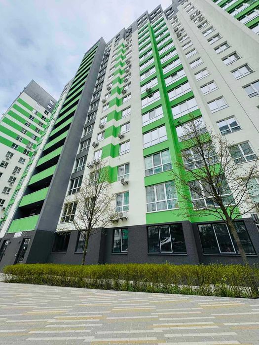 Велика 1-кімнатна квартира з гардеробом біля Центрального Парку