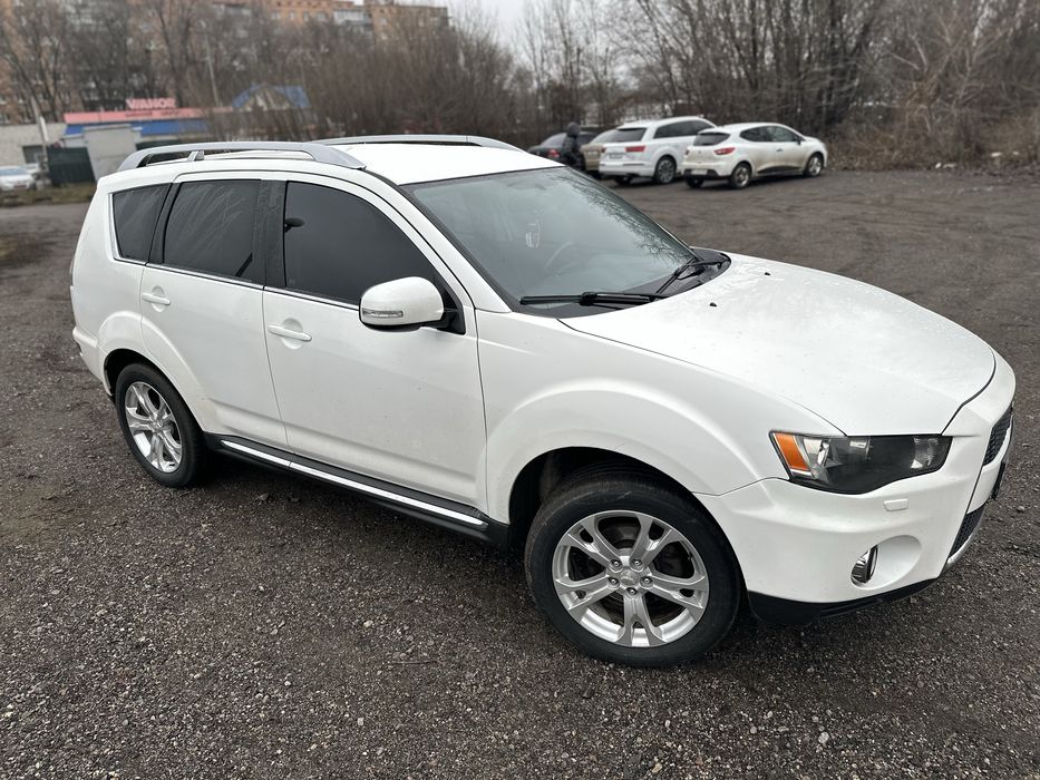 Аутлендер 2.2 дизель 4/4 Автомат