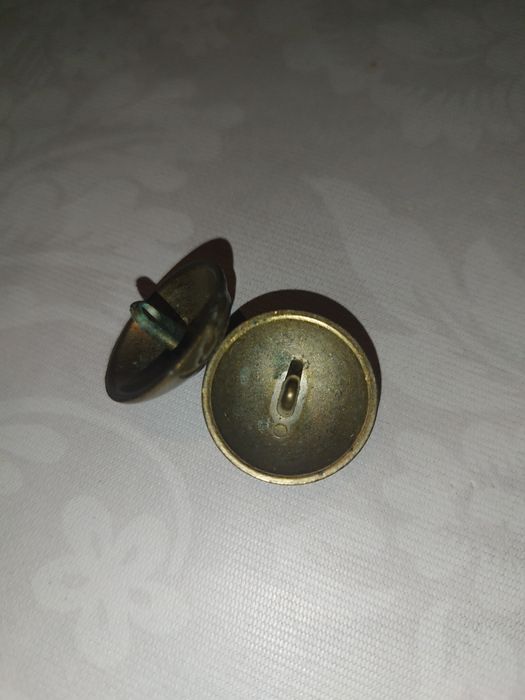 Латунная пуговица