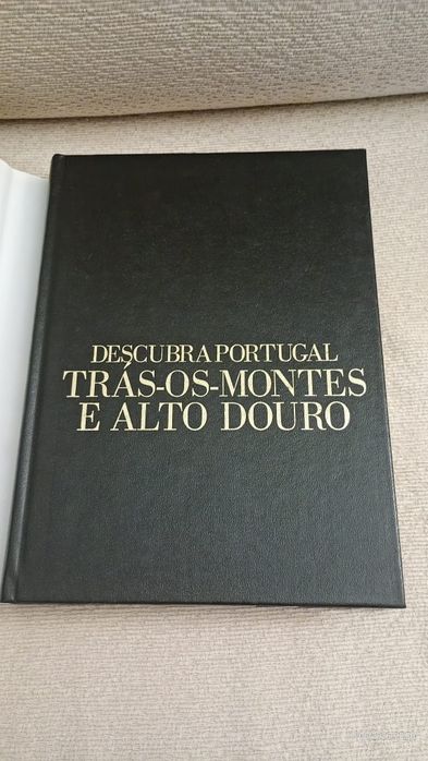 Livro histórico sobre Trás-os-Montes e Alto Douro