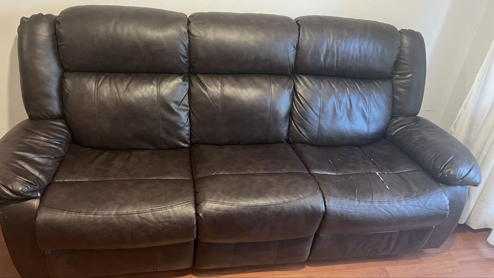 Sofá em pele com chaise (doação)