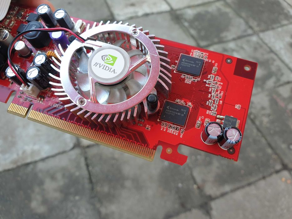 GeForce 7300LE PCI-E 256MB DDR2 TV-OUT DVI sprawna