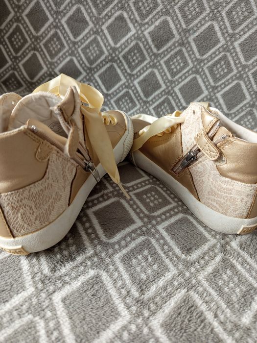 Buty jesienne Guess, na jesień, złote