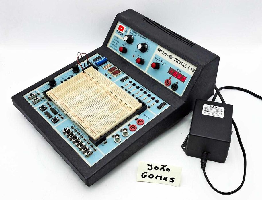 Laboratório Digital Breadboard com fonte gerador sinais displays etc