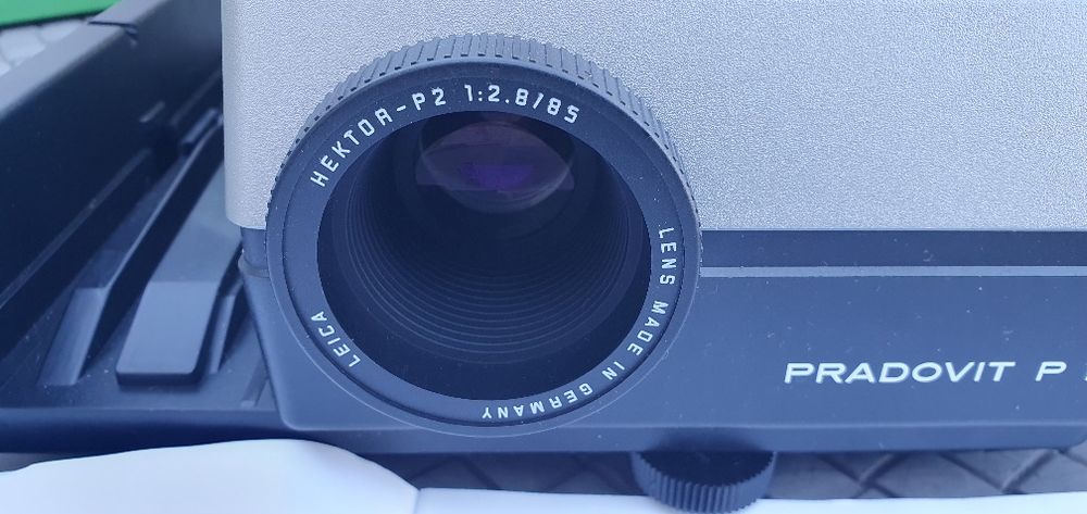 Rzutnik slajdow Leica 150