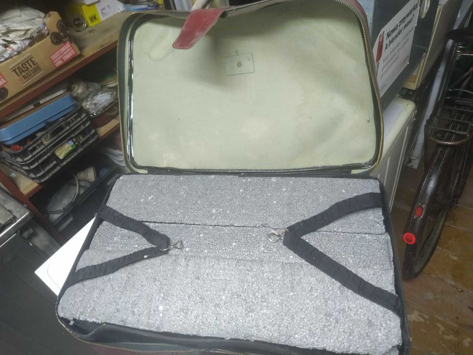 Walizka na ubrania w ładnym stanie RETRO  PRL Vintage