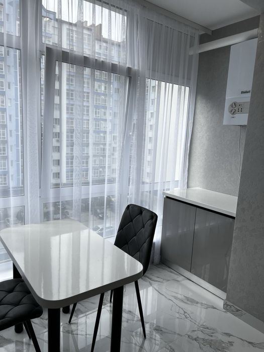 Однокімнатна квартира з ремонтом в обжитій новобудові! ЦЕНТР