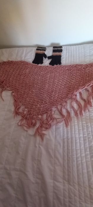 Conjunto de encharpe e luvas de senhora