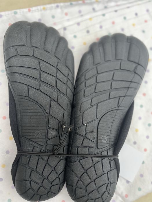 Купальні кросівки