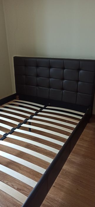 Cama couro com estrado64285526576769123