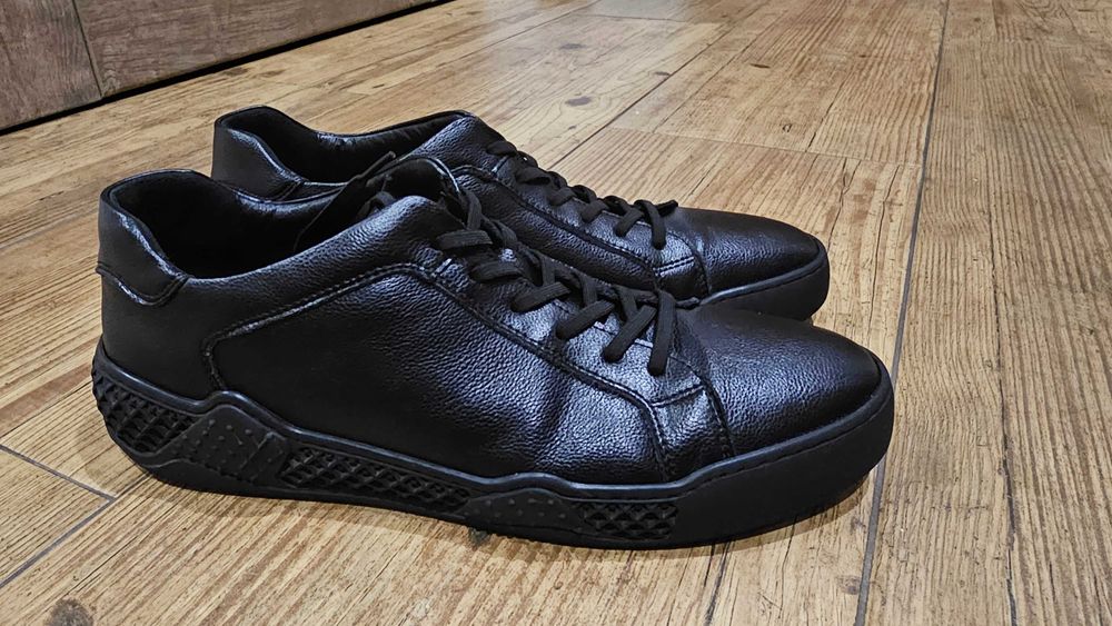 Czarne sneakersy Kazar
