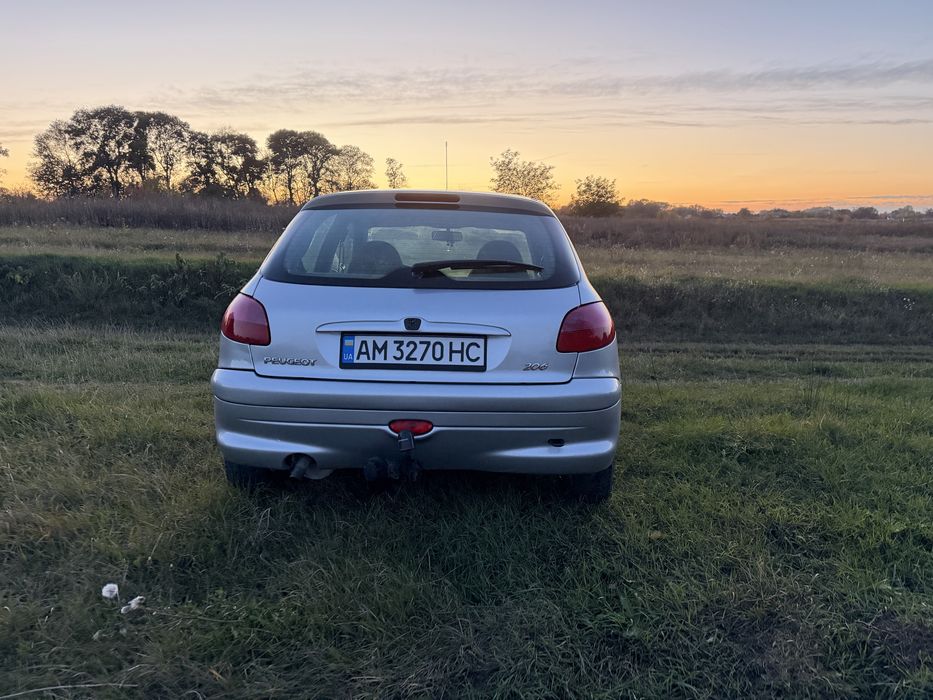 Peugeot 206 1.1 2500$