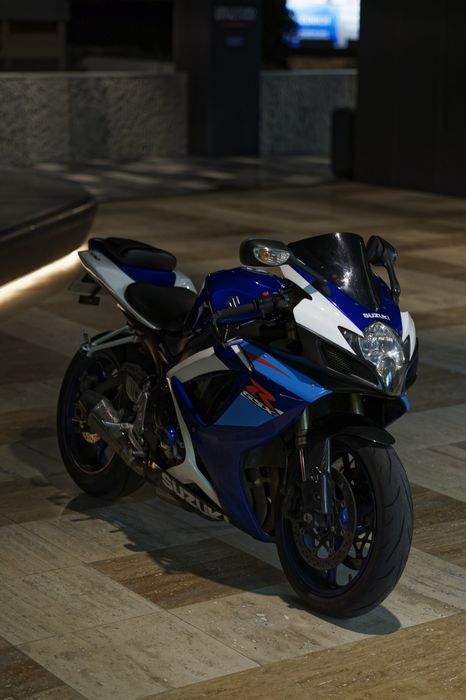 Suzuki GSXR 600 k7 25kw de livrete aceito trocas.