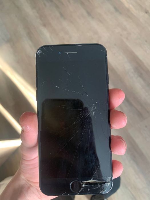 продам iPhone SE 2 поколения описание