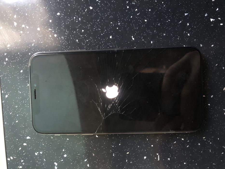 iphone X незапускається