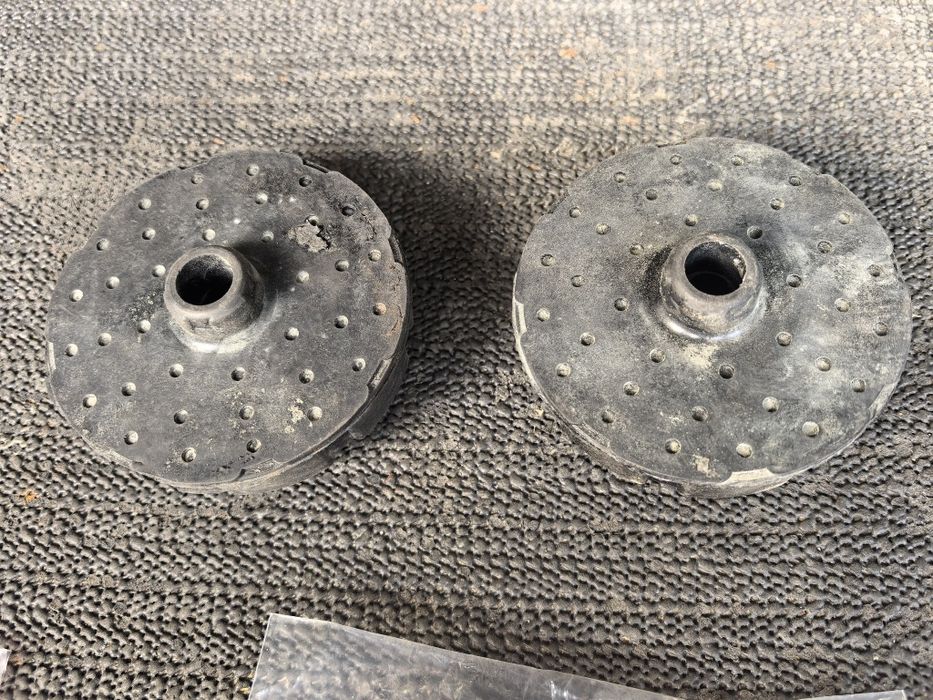 Podkładki górne sprężyn tylnych Magnum Audi A4 B6