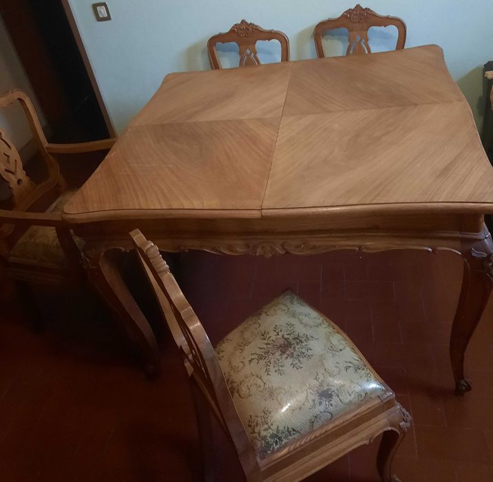 Vendo Mesa + 4 cadeiras