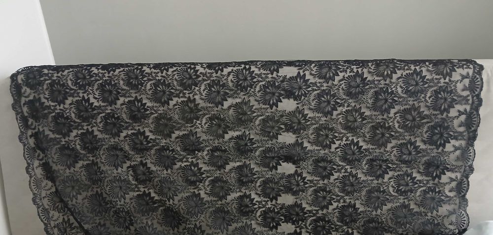 Tiul haftowany odzieżowy, czarny szer. 145 cm