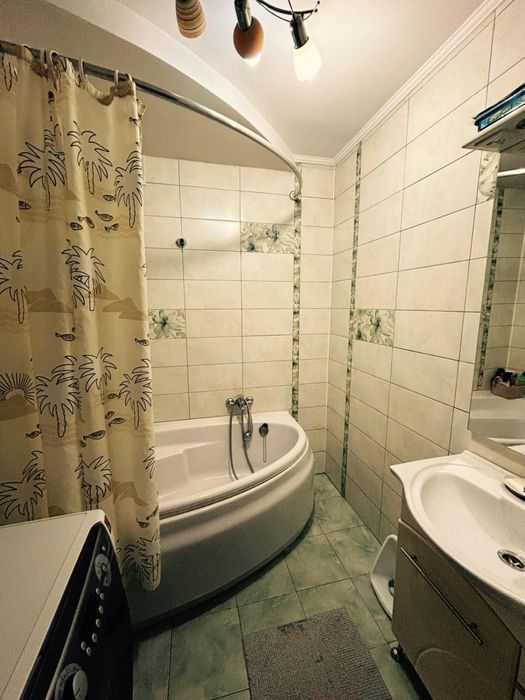 2-х кімнатна квартира з меблями та технікою.