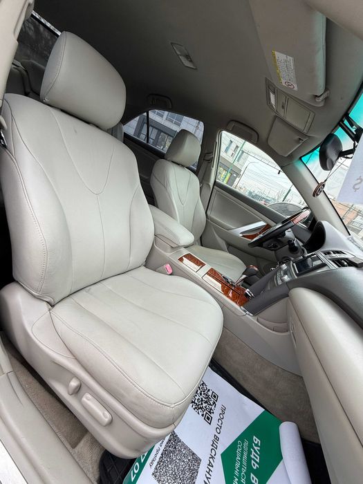 Продам Toyota Camry  рік можлива розстрочка,кредит,обмін!