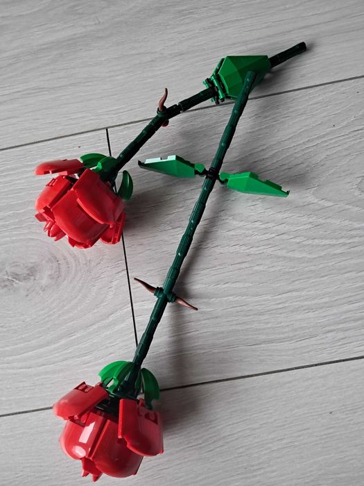 Klocki Lego: 2 różyczki z klocków