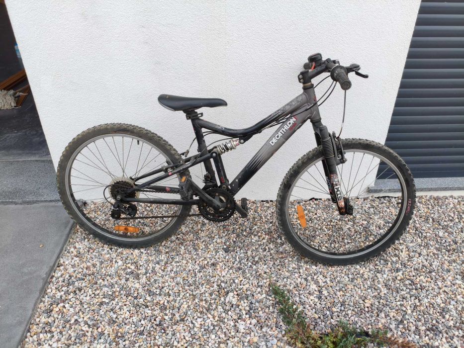 Bicicleta junior com pouco uso mas já com bastante tempo