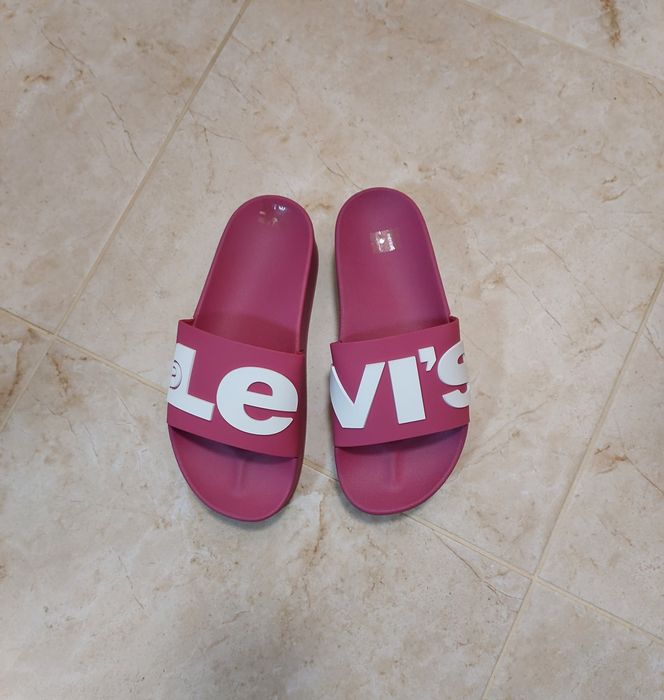 Слайды шлепанцы Levis 38й