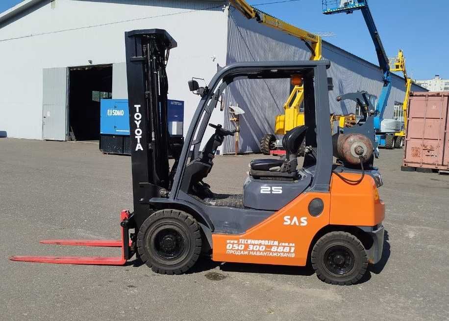 Газовий навантажувач TOYOTA 2,5 тони / Погрузчик TOYOTA 2,5 тонны