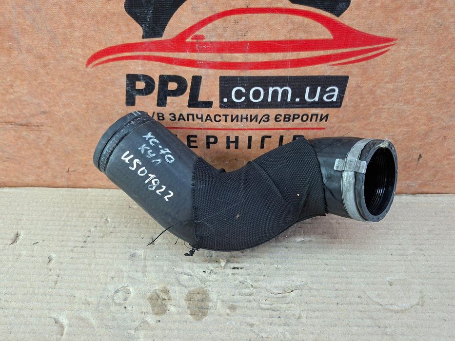 Volvo XC70 II 07-16 2.4 D Трубка шланг патрубок интеркулера 31792885