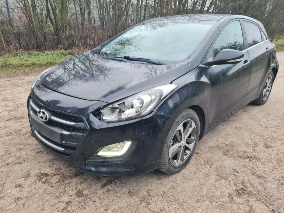 Hyundai i30 lift 1.6crdi sprowadzony poobijany