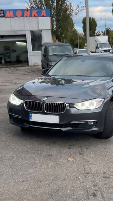 F30 передний бампер сток (компектация luxury с хромом)