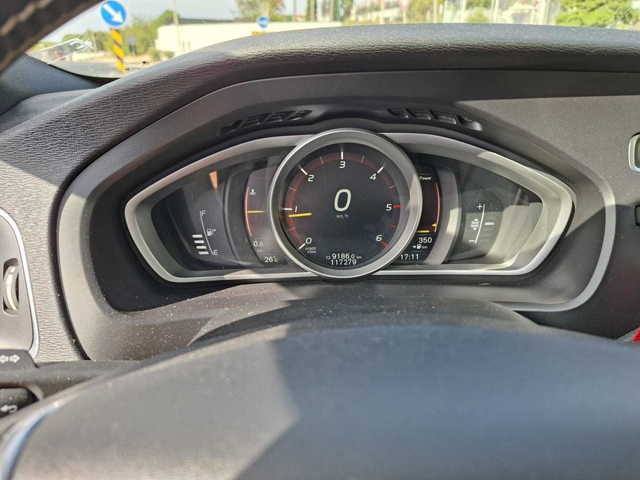 Volvo V40 R-Design 2016 – Full Extras - 117.279 km