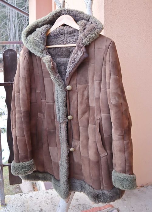 Płaszcz skórzany z łatek z kapturem