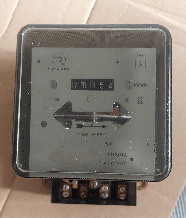 Contador de luz analógico como novo | Maia