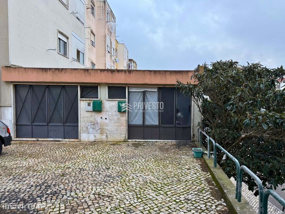 Garagem arrendada | €500/mês | Cacém