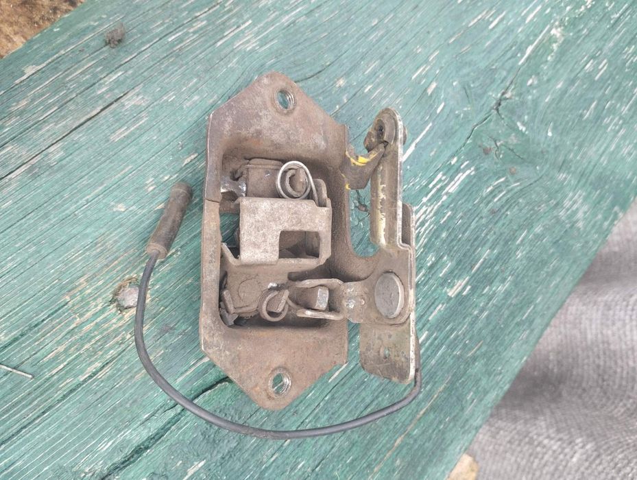 Комплект замків на всю машину на nissan vanette 1988 г.в